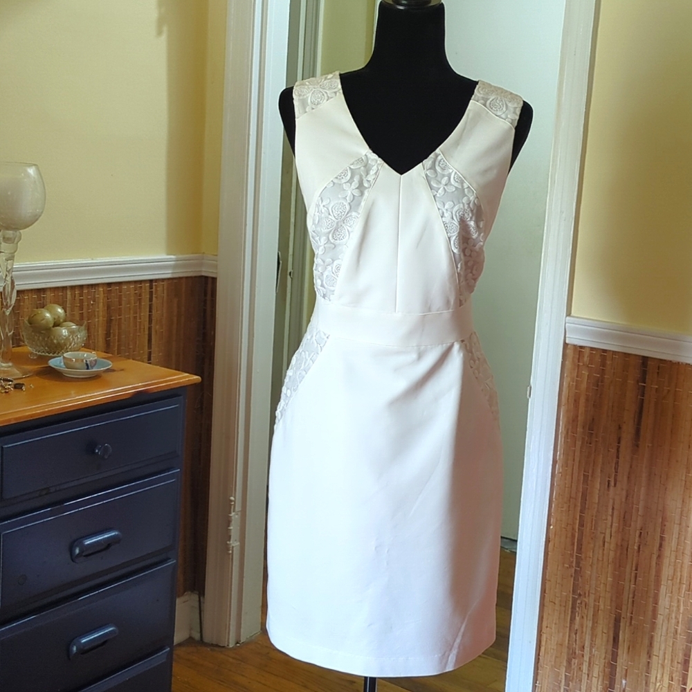 ANTONIO MELANI Cream V-Neck Sleeveless Sheath Mini Dress